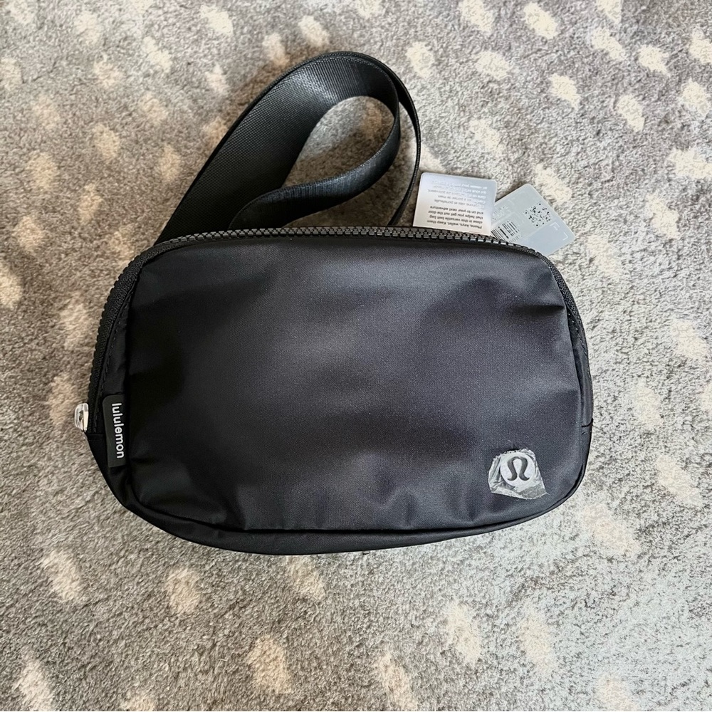 Lulemon Everywhere Belt Bag 1L • Black • NWT